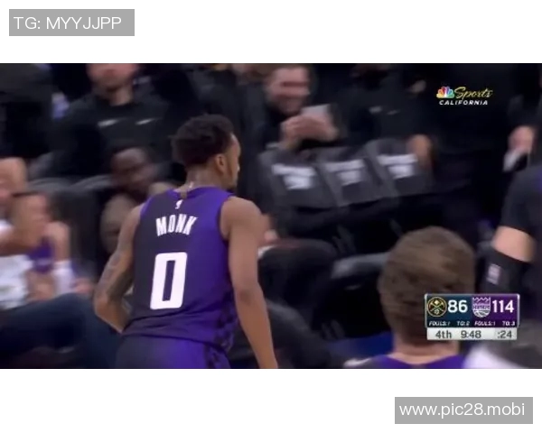 摧枯拉朽！斯科蒂·巴恩斯转身杀到篮下 力压弗菲暴起隔扣打2+1