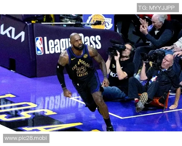 詹姆斯26+10助攻里程碑东契奇36+9 湖人逆转灰熊