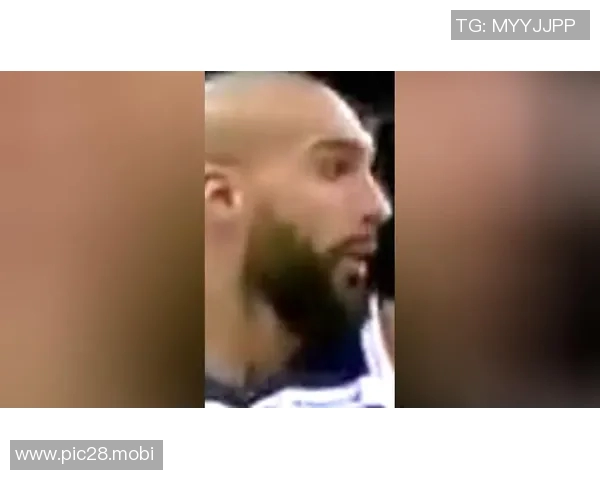 戈贝尔篮下卡位打到巴格利头 后者反击双方吃T&戈贝尔升级为恶犯